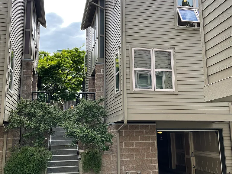 718C Nob Hill Ave N #C — Photo 2