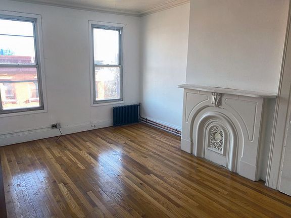 2nd image of 160 Bedford Ave APT 4L