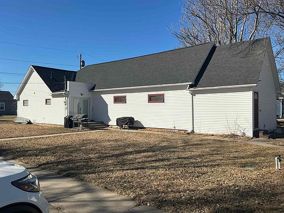 2nd image of 513 W 12th St