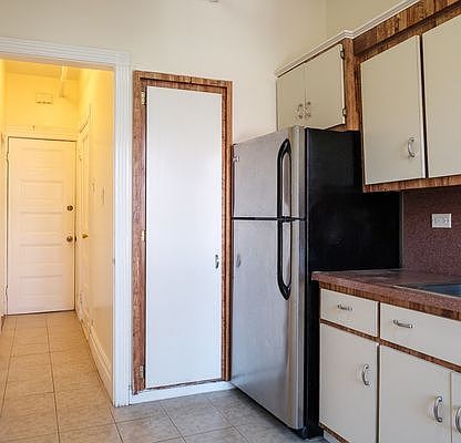 1st image of 811 Lincoln Pl #2A