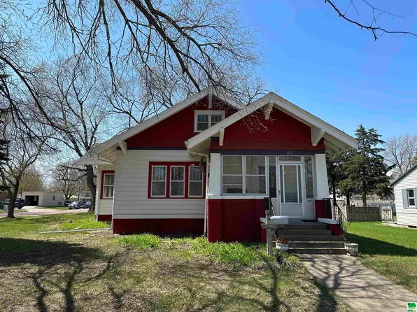 102 High St, Vermillion, SD 57069
