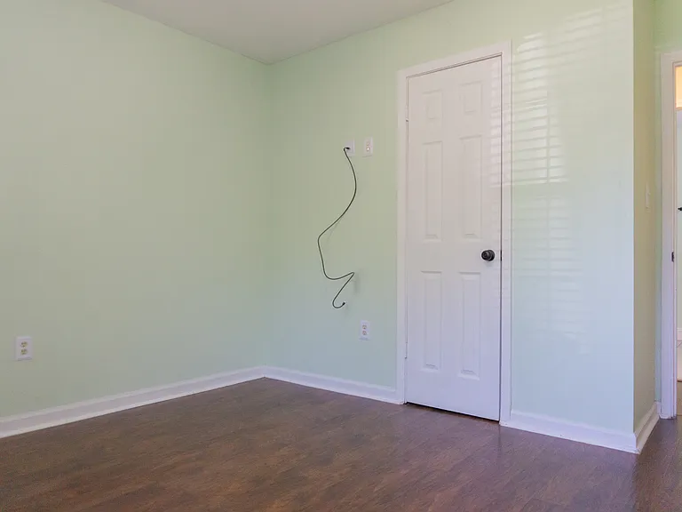 969 Dixie St — Photo 23