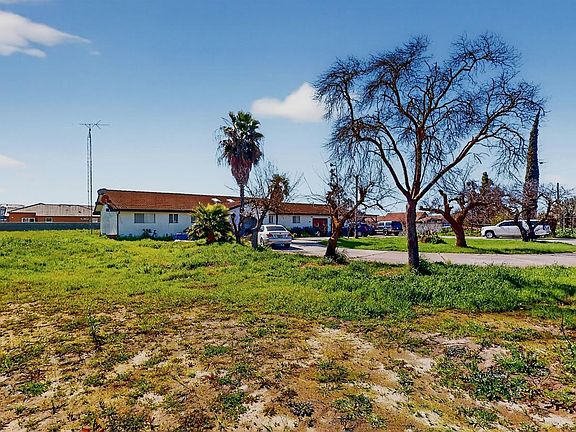 5th image of 6400 E Hatch Rd