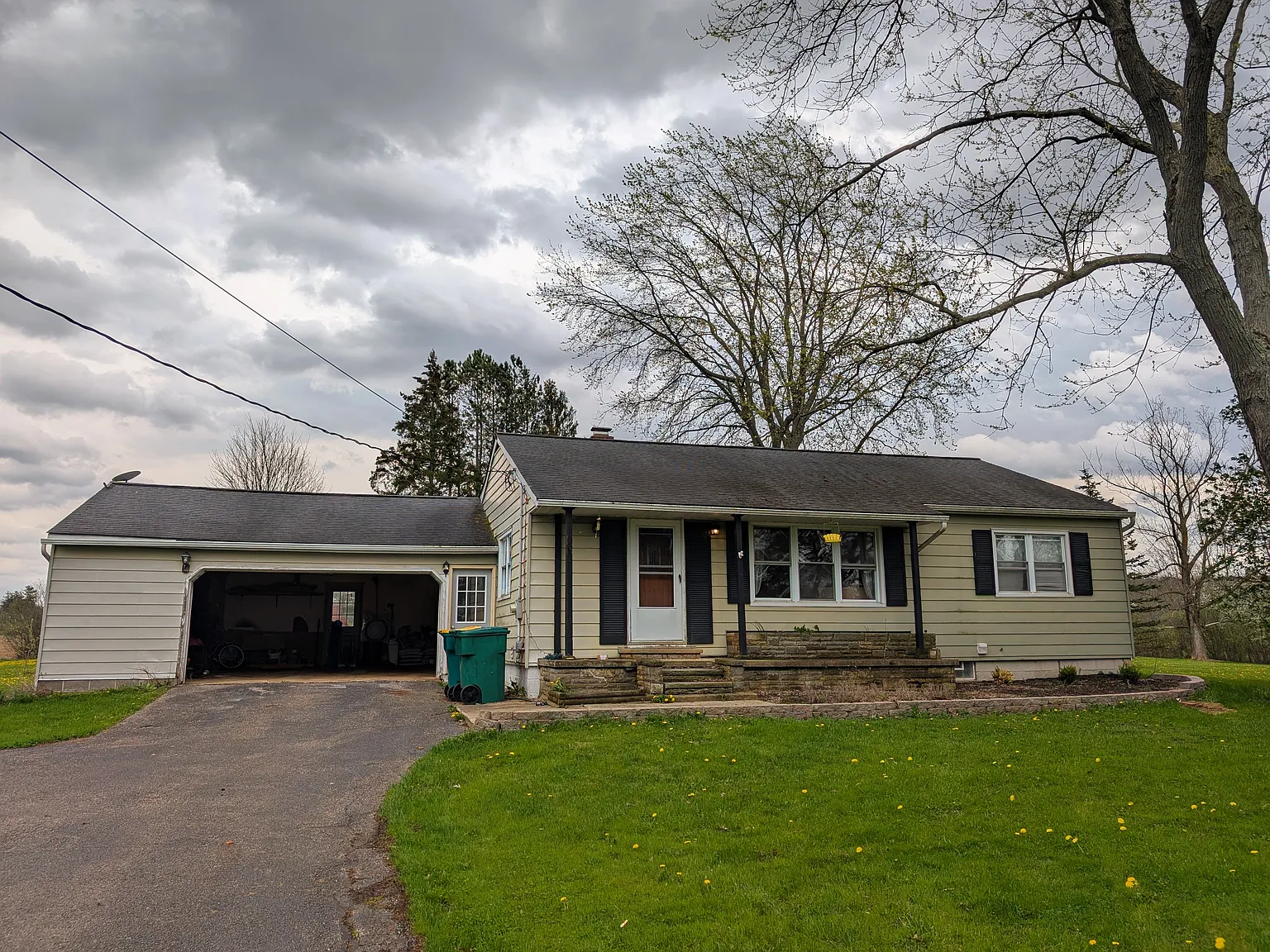 3 bed, 1900 sqft, $570 — Photo 1