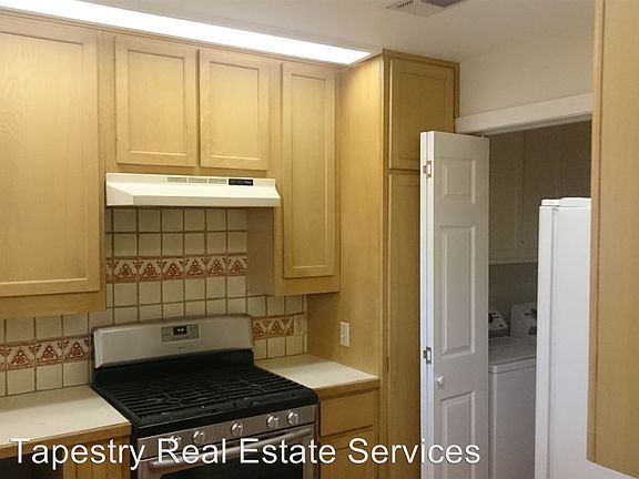 5th image of 606 W Lynn St APT 1