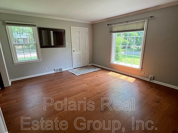 4th image of 4702 Rookwood Ave