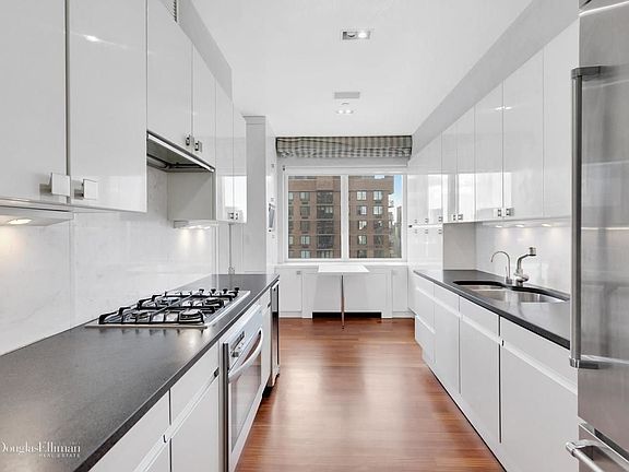 4th image of 300 E 55th St APT 28C