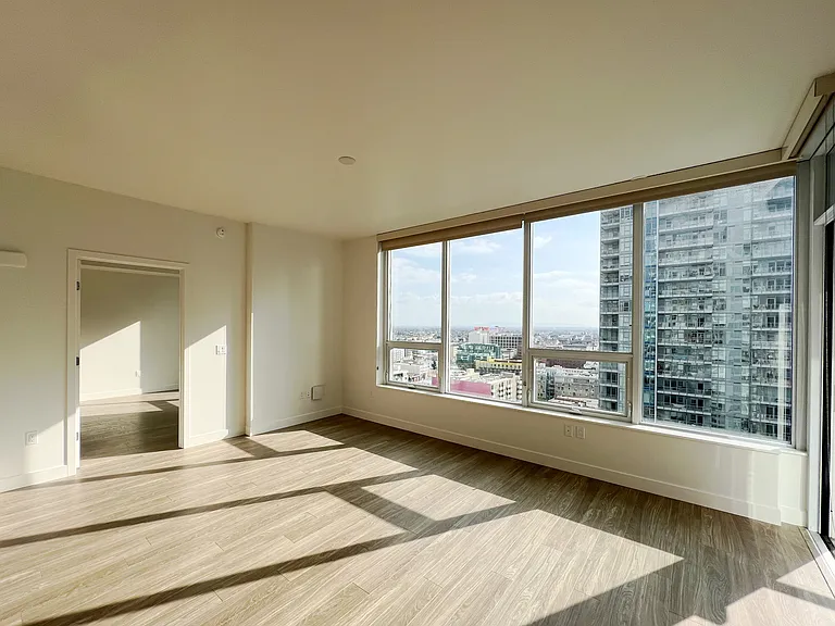 1133 S Hope St — Photo 19