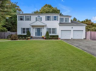 3 Ona Ave, Dix Hills, NY 11746