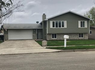 416 21st St E, Williston, ND 58801