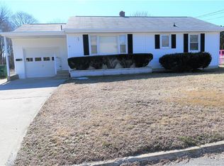 13 9th Ave, Waterford, CT 06385