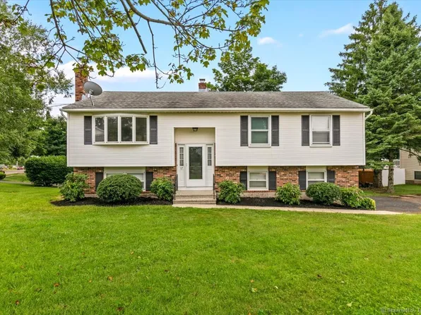 17 Costanzo Court, Hamden, CT 06518