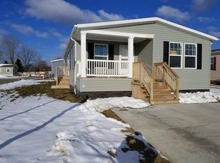 9679 Townsquare Blvd, Fenton, MI 48430