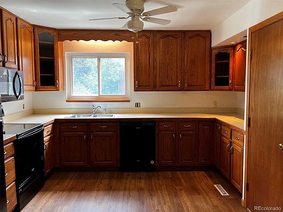 3rd image of 424 S Worchester Way
