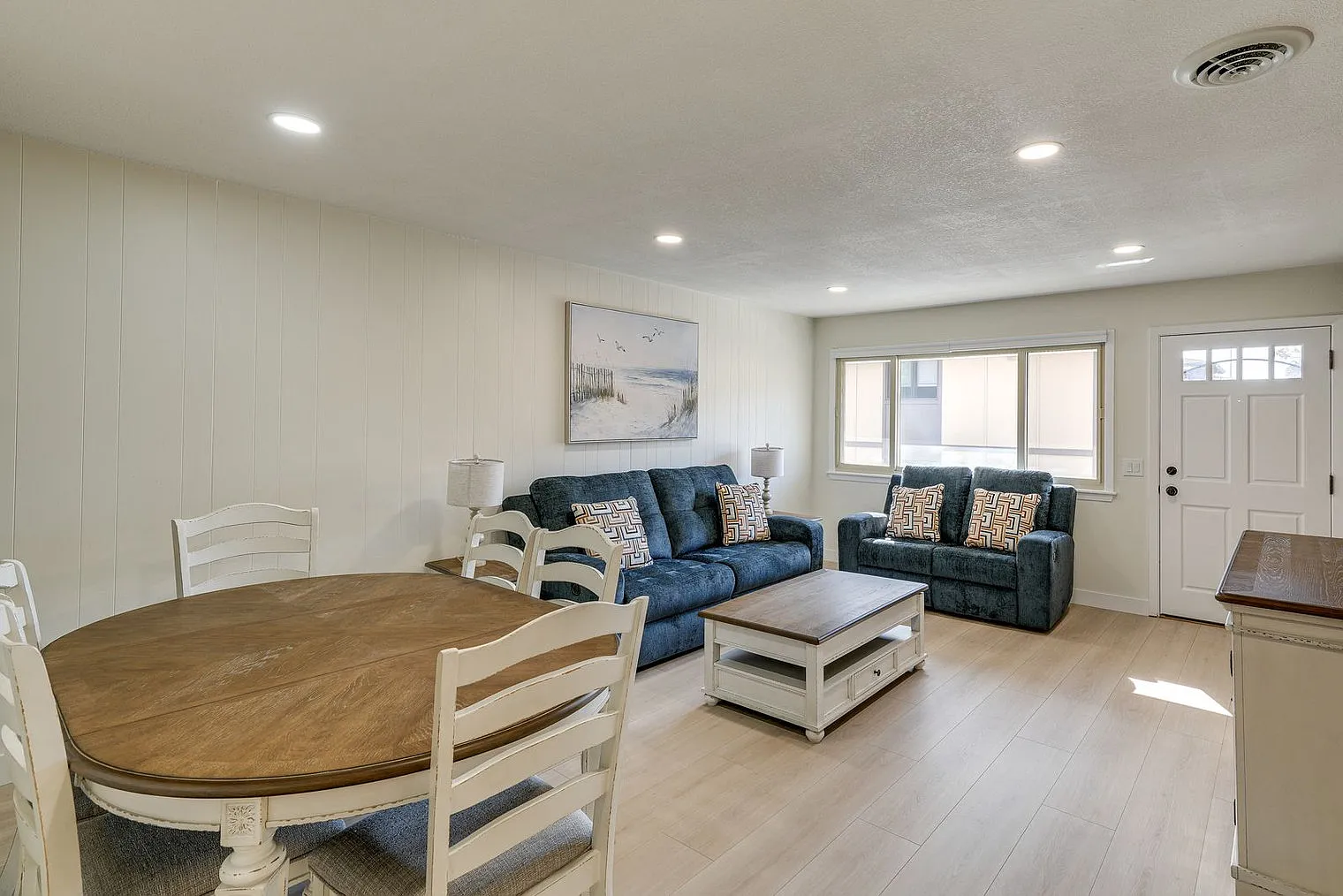 2 bed, 1.0 bath, 592 sqft, $2,916 — Photo 2