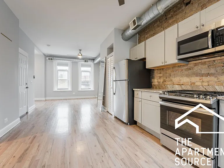 731 W Ohio St #3 — Photo 3