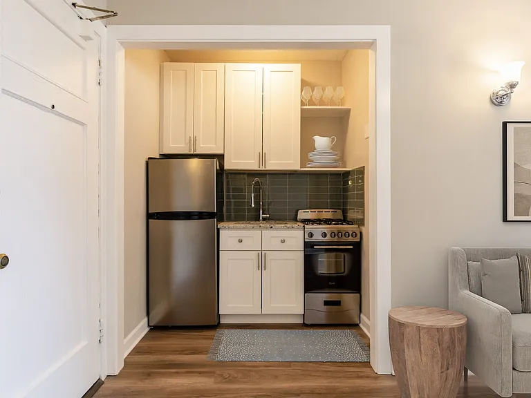 3616 N. Pine Grove Ave. — Photo 4