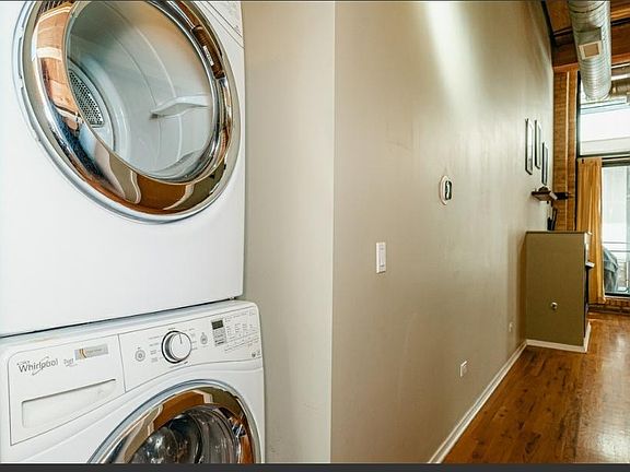 5th image of 1935 N Fairfield Ave APT 212