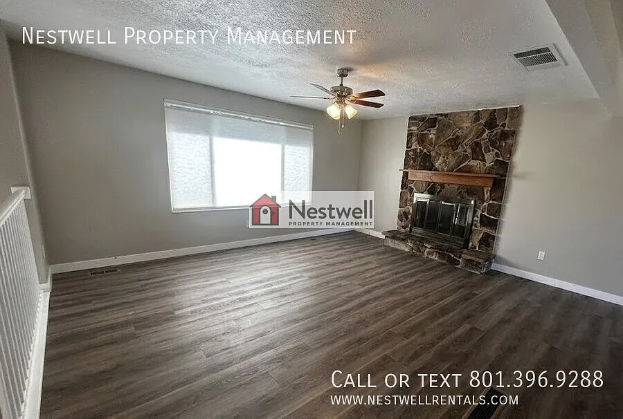 Great 4-bed Home in Sandy — Photo 2