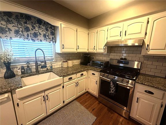 5th image of 15332 Conser St