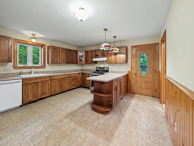 298 Providence Rd — Photo 2