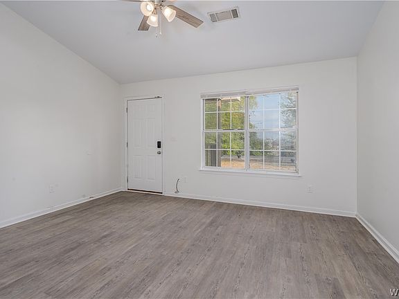4th image of 1721 Hackberry Ln APT 3