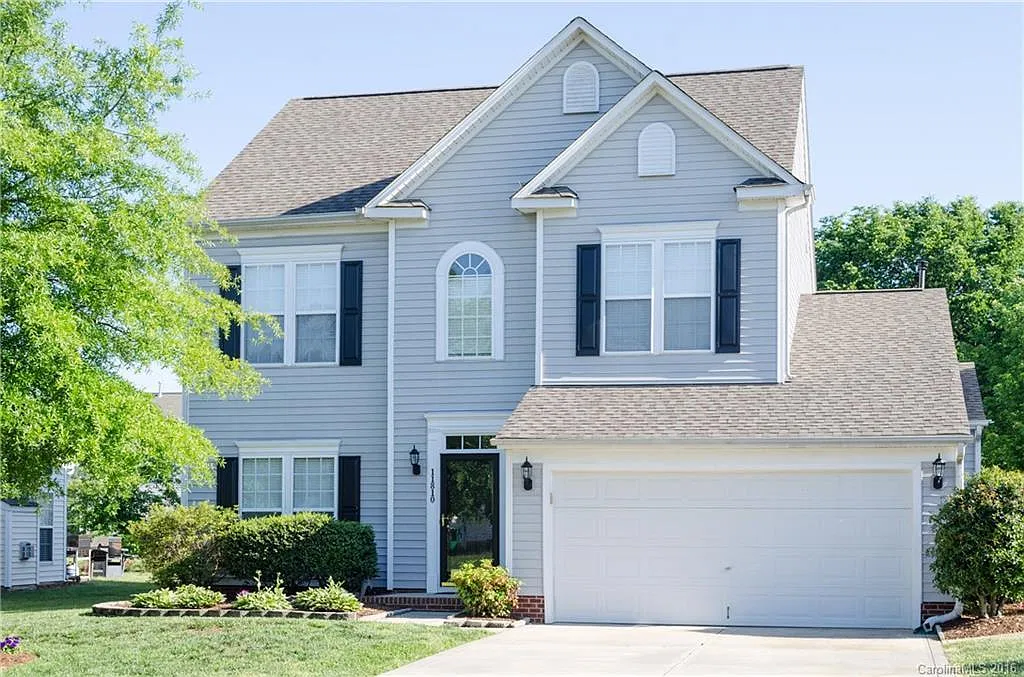 4 bed, 2.5 bath, 2386 sqft, $2,350 — Photo 1