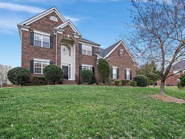 11218 Fountaingrove Dr, Charlotte, NC 28262