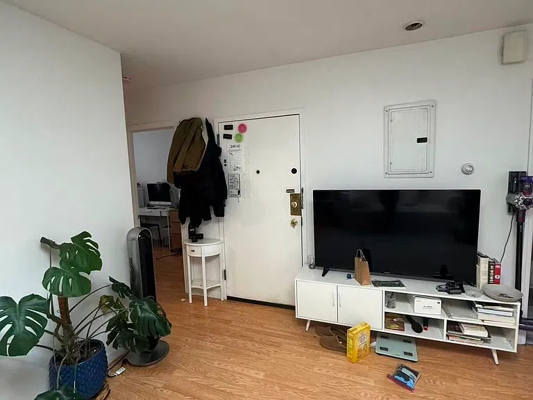 32 Market St #3 — Photo 1