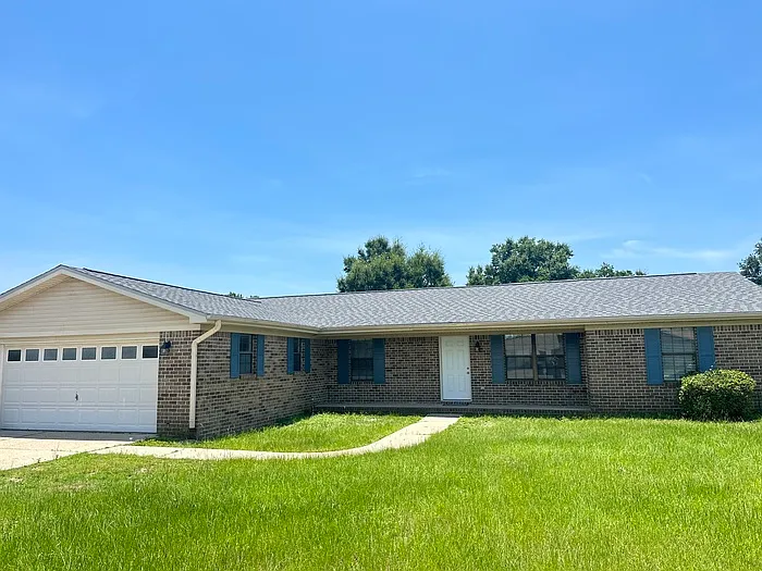3 bed, 2.0 bath, 1850 sqft, $2,375 — Photo 2
