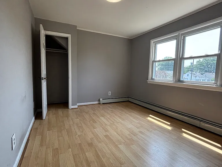 68 Seymour Ave — Photo 10