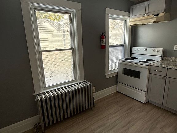 4th image of 209 Spencer St