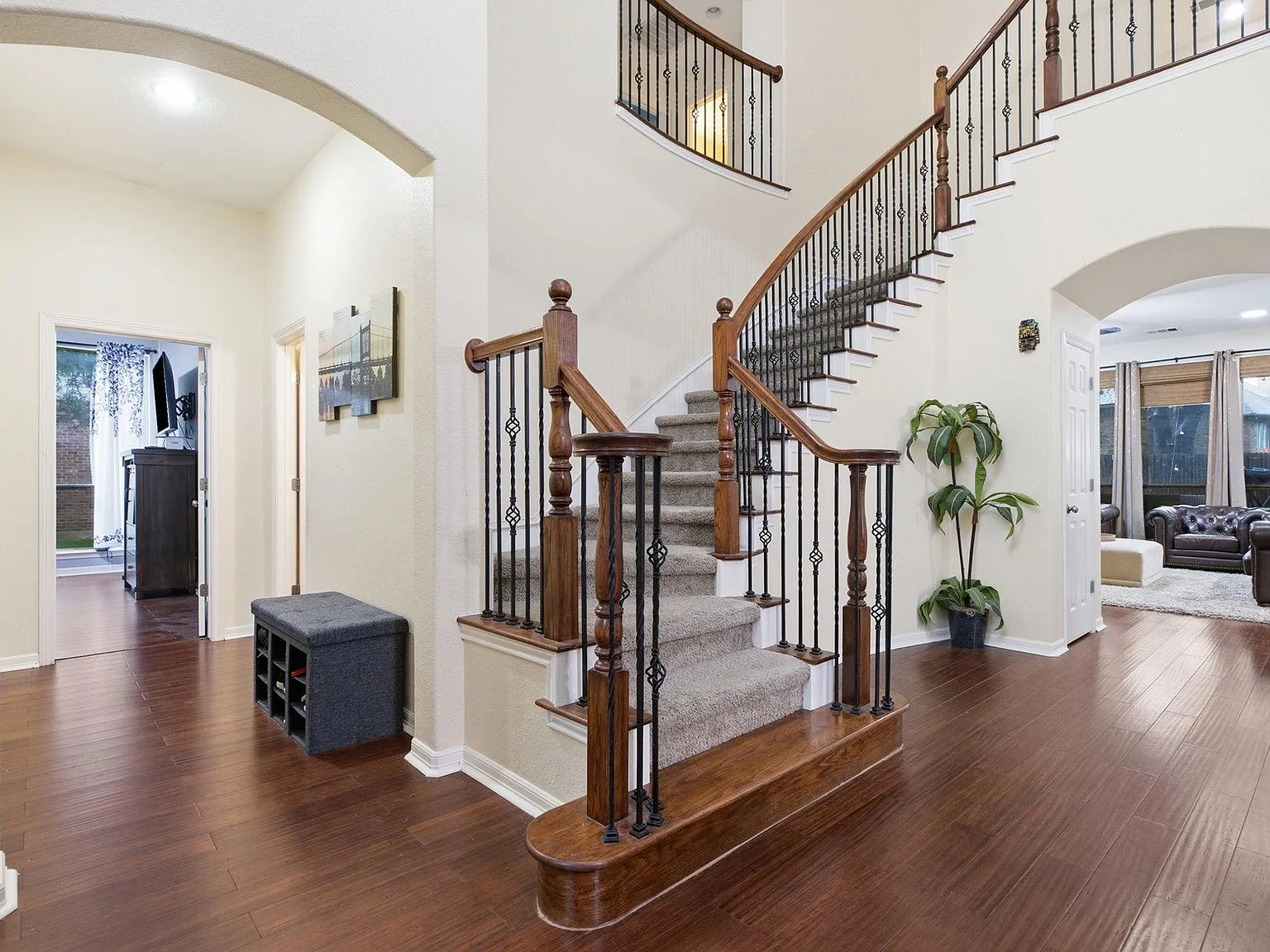 5 bed, 4.0 bath, 3644 sqft, $3,400 — Photo 3