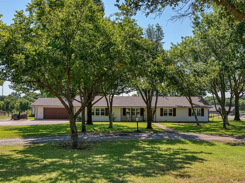1st image of 489 Pine Rd