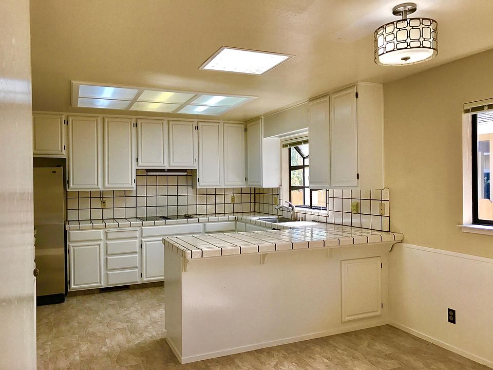 2nd image of 3322 Alameda De Las Pulgas