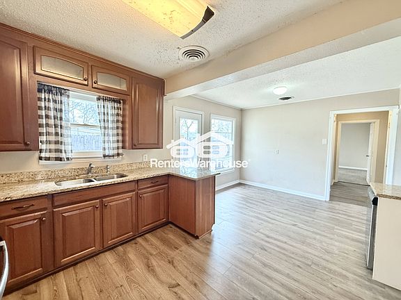 5th image of 1100 Glenda Dr