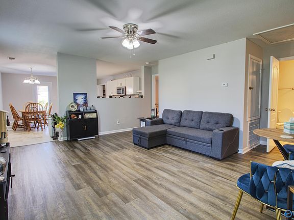 4th image of 100 Springbok Dr