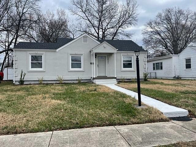 1st image of 3921 E Chatham Dr