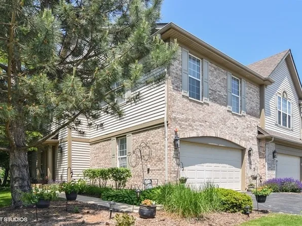 2044 Ivy Ridge Dr, Hoffman Estates, IL 60192