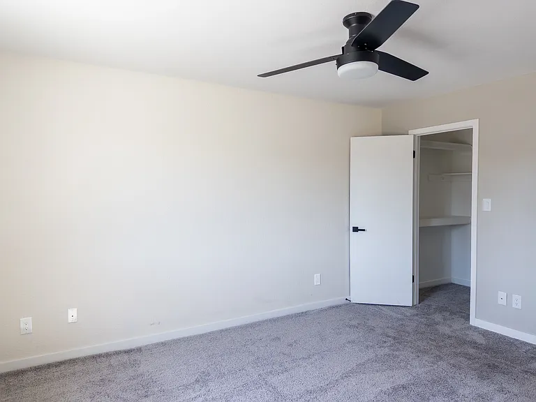 1712 N Longmore St — Photo 16