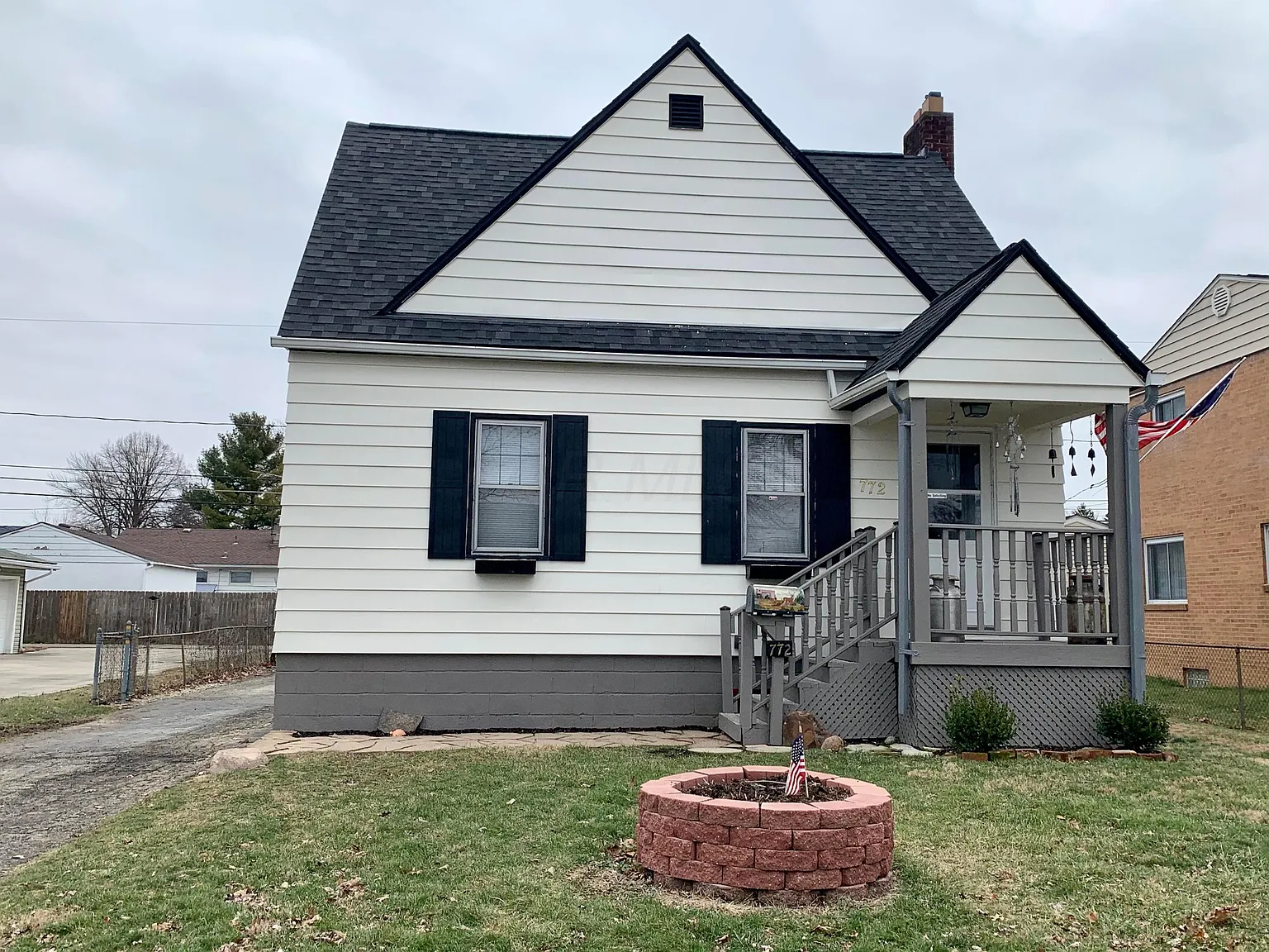 772 Elaine Rd photo 1
