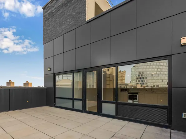 555 Waverly Avenue image 3 of 24