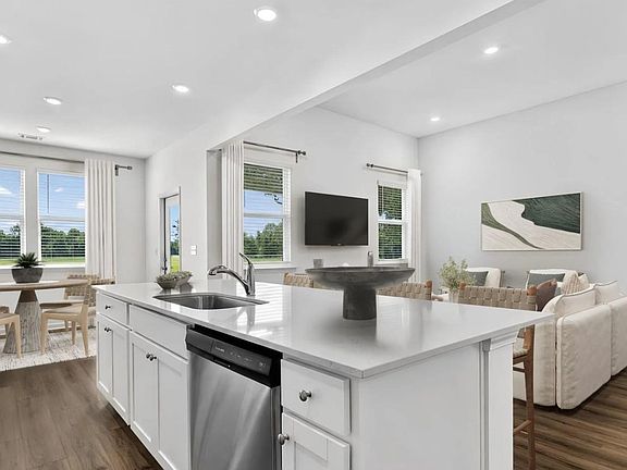4th image of 108 Fern Way