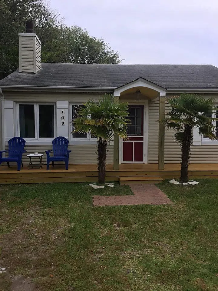 2 bed, 728 sqft, $2,400 — Photo 1