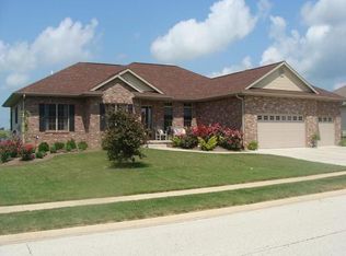 23 Eleanor Ln, Jacksonville, IL 62650