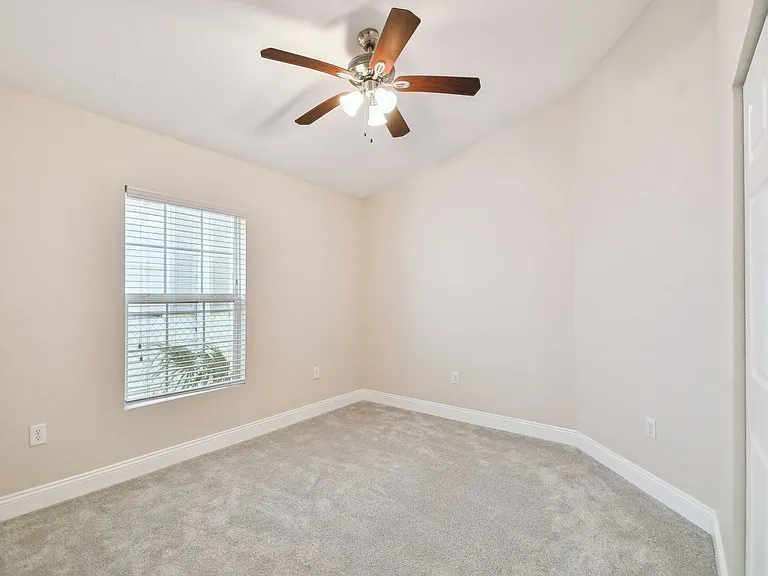 2321 W Beach St — Photo 24