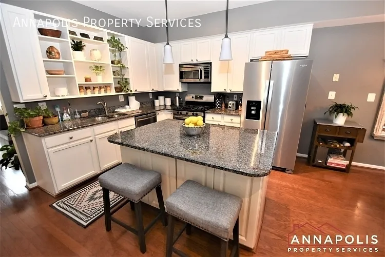37 Harbour Heights Dr — Photo 3