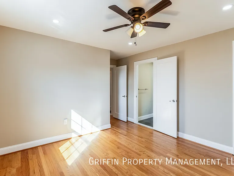 2123 Young St SE #202 — Photo 9