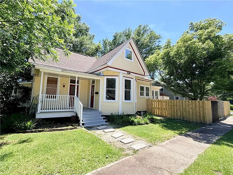 410 E Park Ave — Photo 1