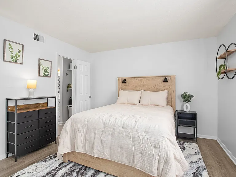 2260 Sunderland Rd #82W — Photo 11